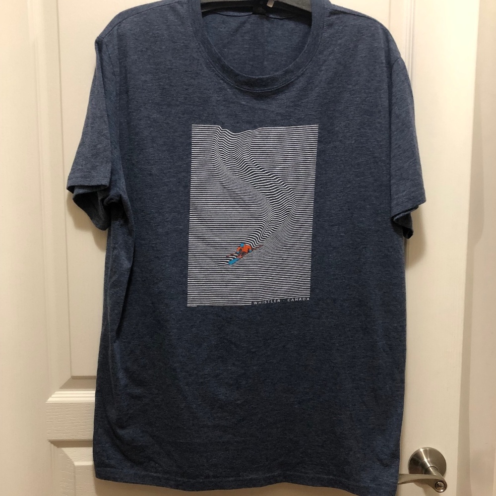 Graphic short sleeve tee blue with tiny skier size XL unisex Like new